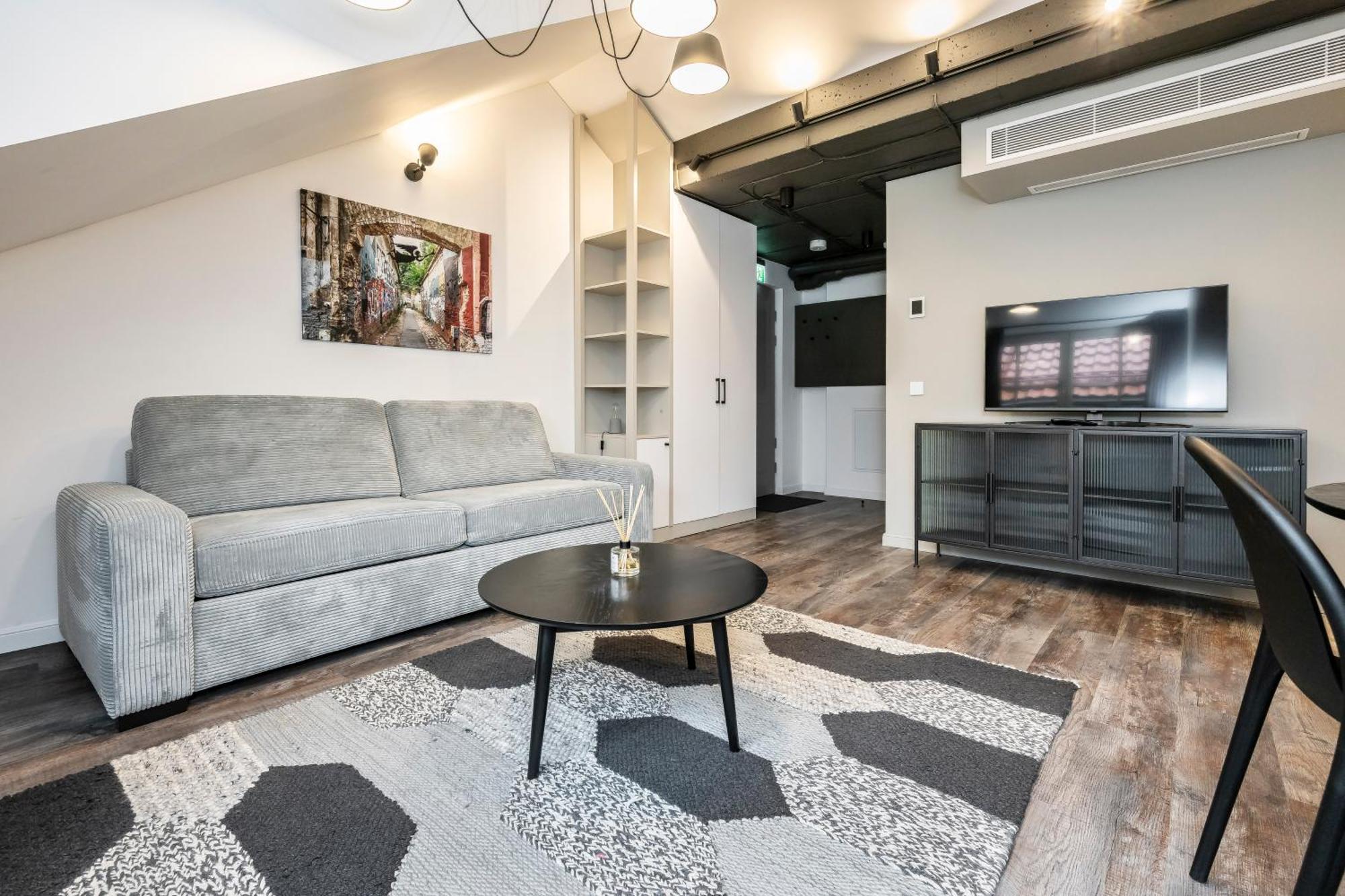Artsy Exclusive Old Town Residence Gallery Walk Vilnius Bagian luar foto
